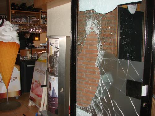 tbf270411_Cafe am Holstentor_Einbrecherin_Kroeger_005