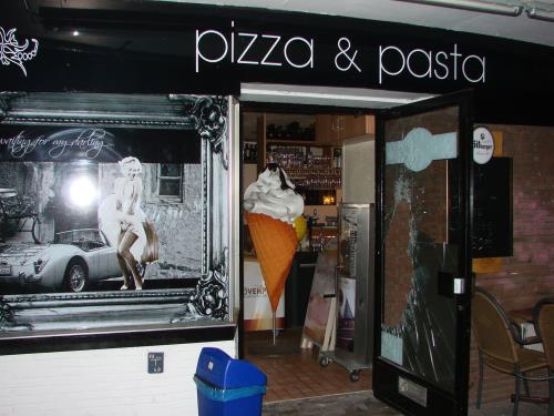 tbf270411_Cafe am Holstentor_Einbrecherin_Kroeger_006