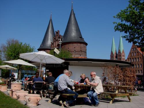 tbf270411_Cafe am Holstentor_Kroeger_003