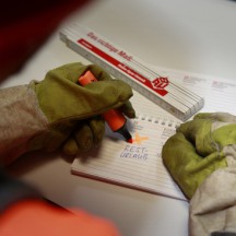 Foto: IG BAU / Letzte Chance für den „alten Urlaub“ auf dem Bau: Noch bis zum 31. Dezember können Bauarbeiter sich ihren Resturlaub aus dem Jahr 2011 auszahlen lassen. Darauf hat die IG BAU hingewiesen. Die Bau-Gewerkschaft hilft auch, den Antrag zu stellen.