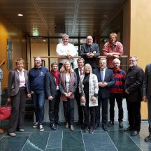 Gabriele Hiller-Ohm, MdB, mit weiteren SPD-Bundestagsabgeordneten und Vertretern von GSHW und Traditionsschiffsvereinen im Bundestag (Foto: Hiller-Ohm)