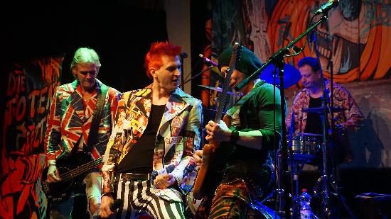 DieTotenAerzte_Kamlott_005